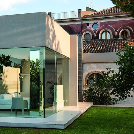 Zash Country Boutique & 3*