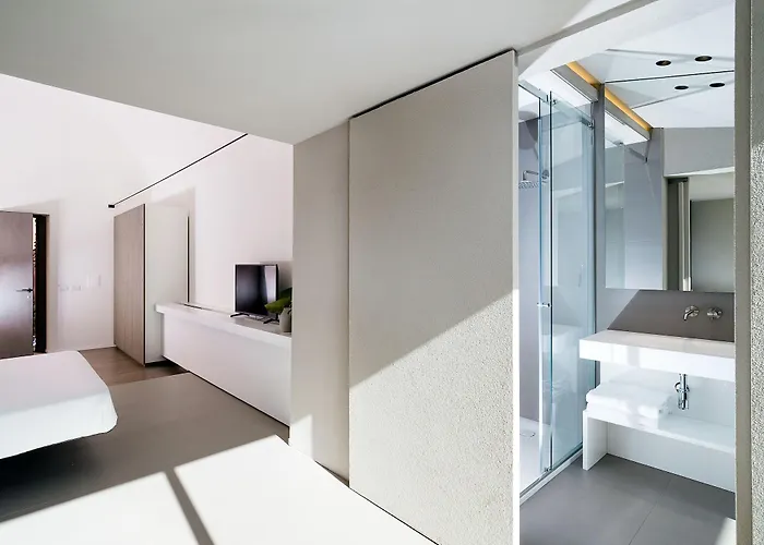 Zash Country Boutique & 3*